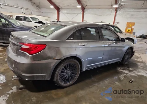 2013 Chrysler 200 Limited z USA, uszkodzony, nr VIN 1C3CCBCG4DN505643